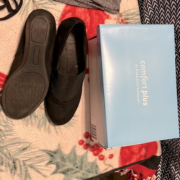 Size 8W black comfort plus wedges by predictions. - Picture 1 of 2